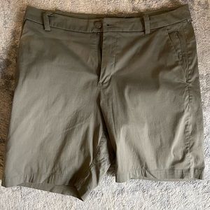Men’s Lululemon commission shorts